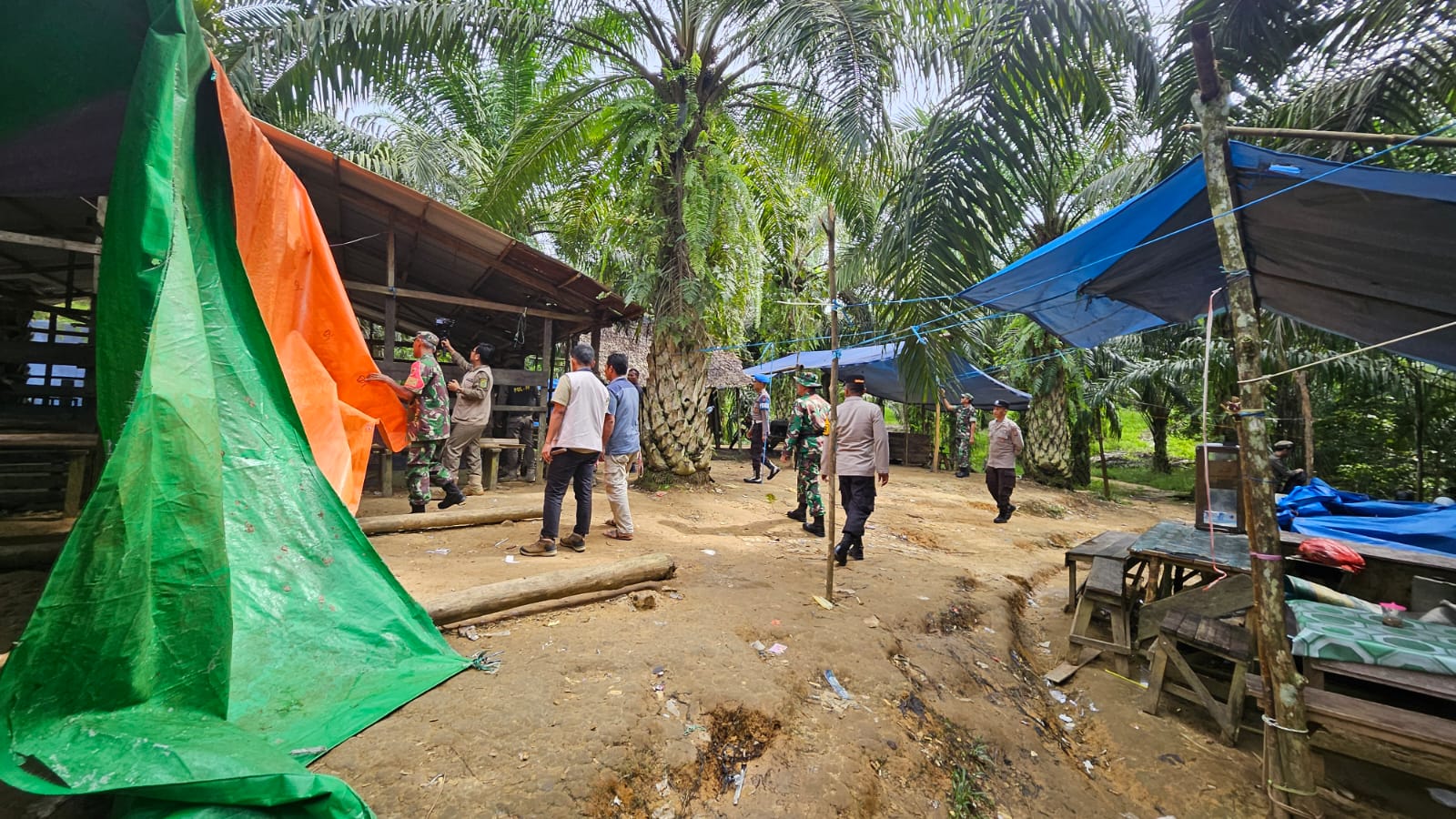 PEMBONGKARAN TEMPAT JUDI SABUNG AYAM DAN DADU DI TIGA WILAYAH PENAJAM